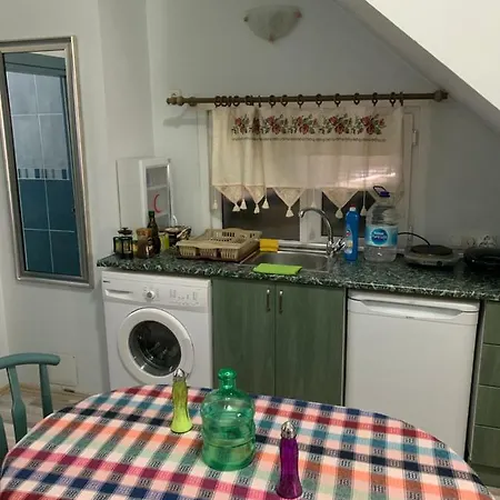 V蓝套房酒店 *